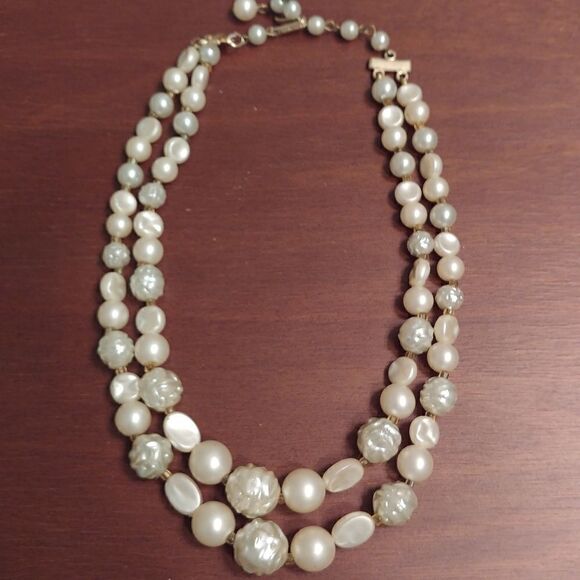 2 for $20 VTG Pale Green Beasld Hong Kong Necklace - Picture 2 of 8